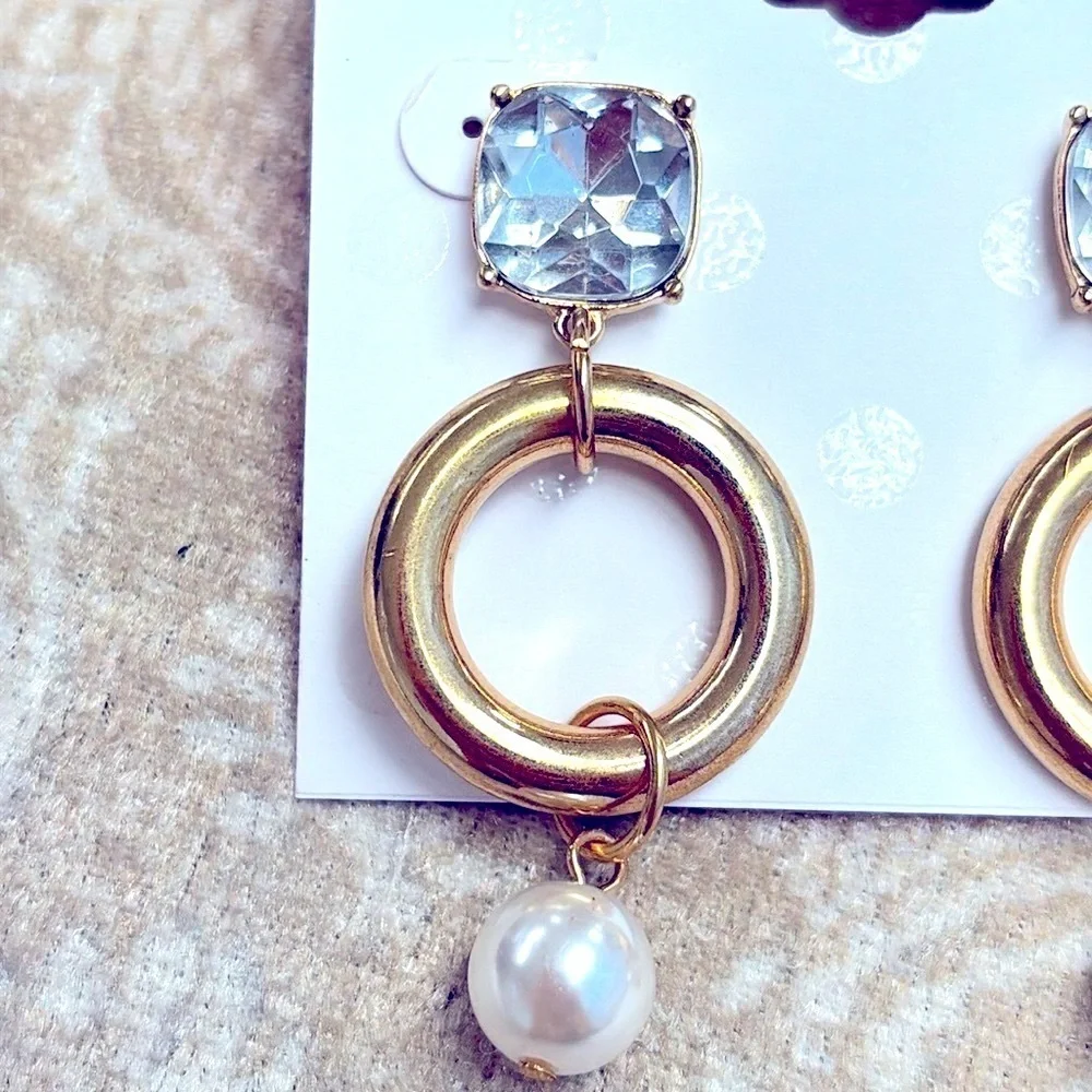 Brand New Isaac Mizrahi Large Rhinestone Gold Tone Round Faux Pearl Drop Earring